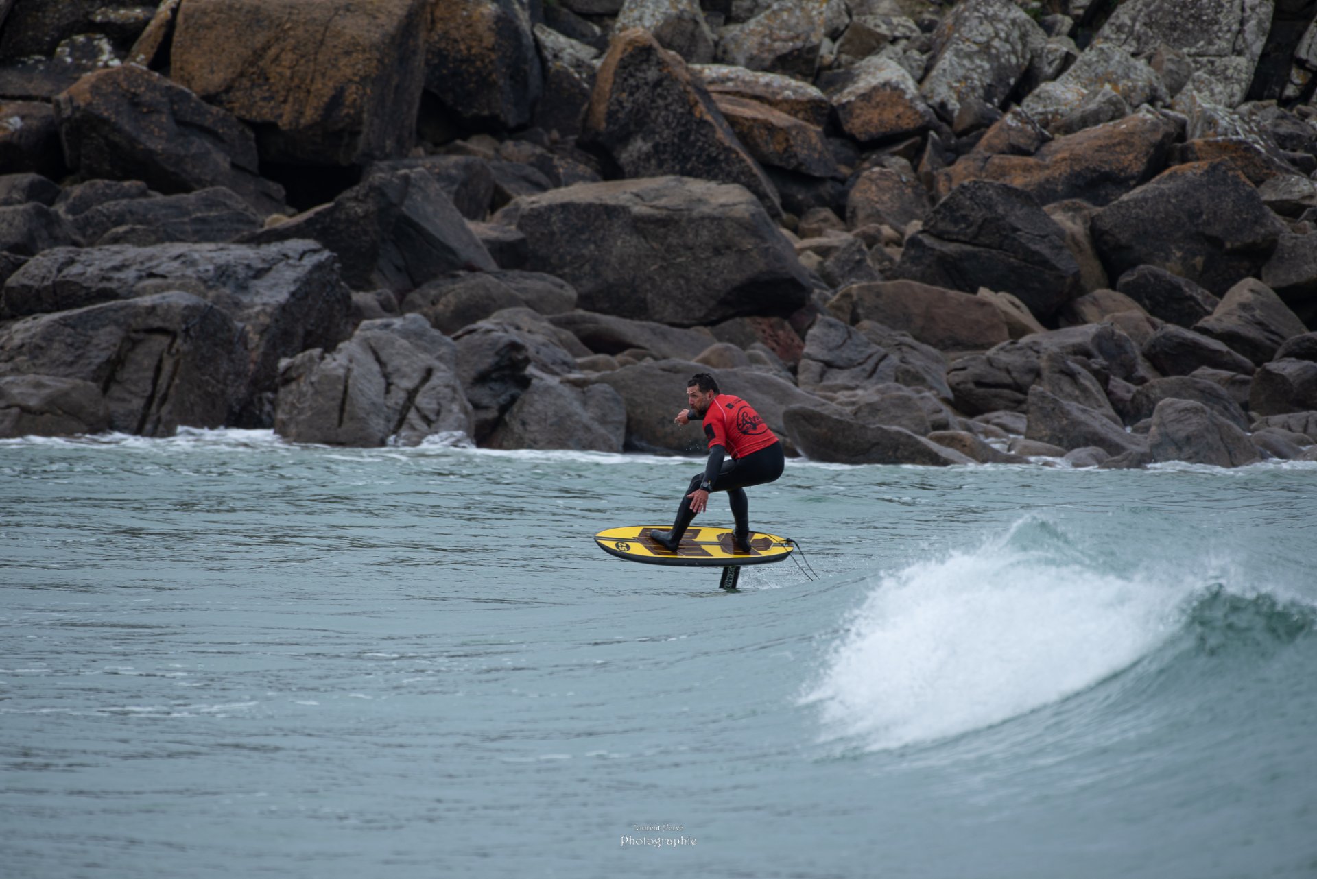 participez à bzh surf together 2026 à la torche, une compétition de surf qui célèbre la solidarité et la passion pour les vagues bretonnes.
