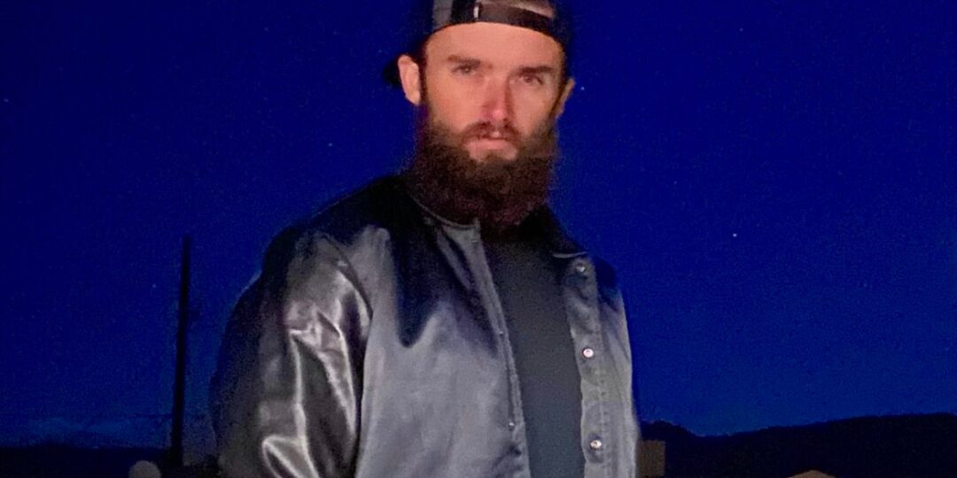 découvrez le jimmy dale surf trio en concert, un voyage musical énergique mêlant surf rock et vibes vintage pour une soirée inoubliable.