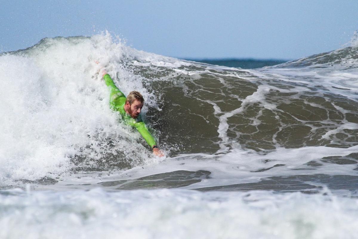 découvrez les secrets pour réussir le tube parfait en surf et améliorer vos performances sur les vagues.